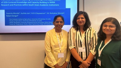 Paper presentation at IHE Delft with presenters and slide